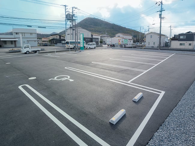 くわじま歯科の駐車場写真